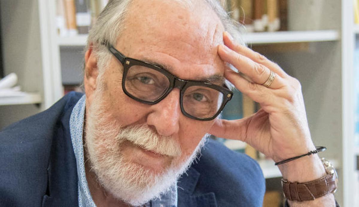 Segundo Manchado en su despacho.