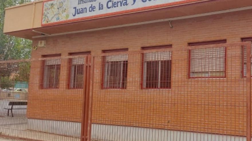 El IES Juan de la Cierva de Totana recibe una ayuda de 6.000 euros de la Concejalía de Educación