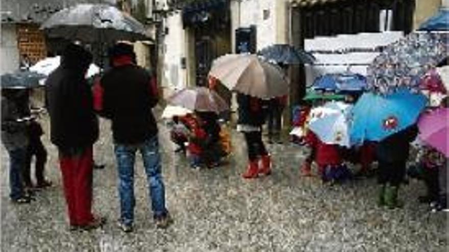 La concentració, sota la pluja, de dissabte a Castellterçol