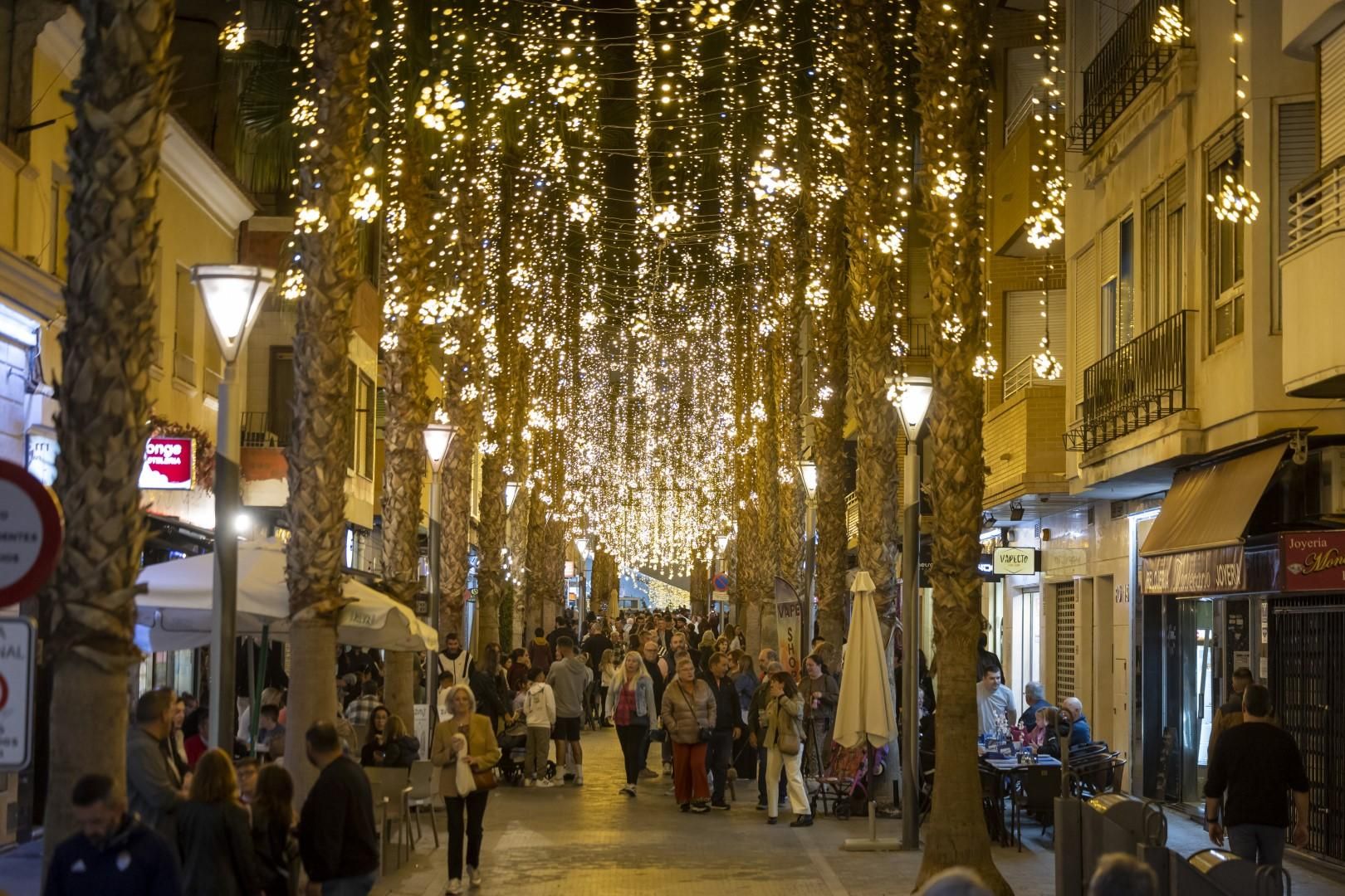 La fiesta de encendido del alumbrado especial de fiestas patronales y Navidad de Torrevieja, en imágenes