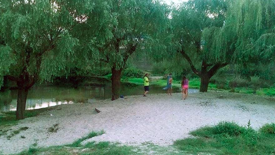 Aspecto de la playa fluvial de San Roque, a orillas del río Tea. // G.P.