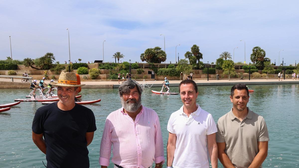 Toni Prats, Pedro Bestard, Llorenç Galmés i David Salom durante el I Circuito de Bicicletas Acuáticas.