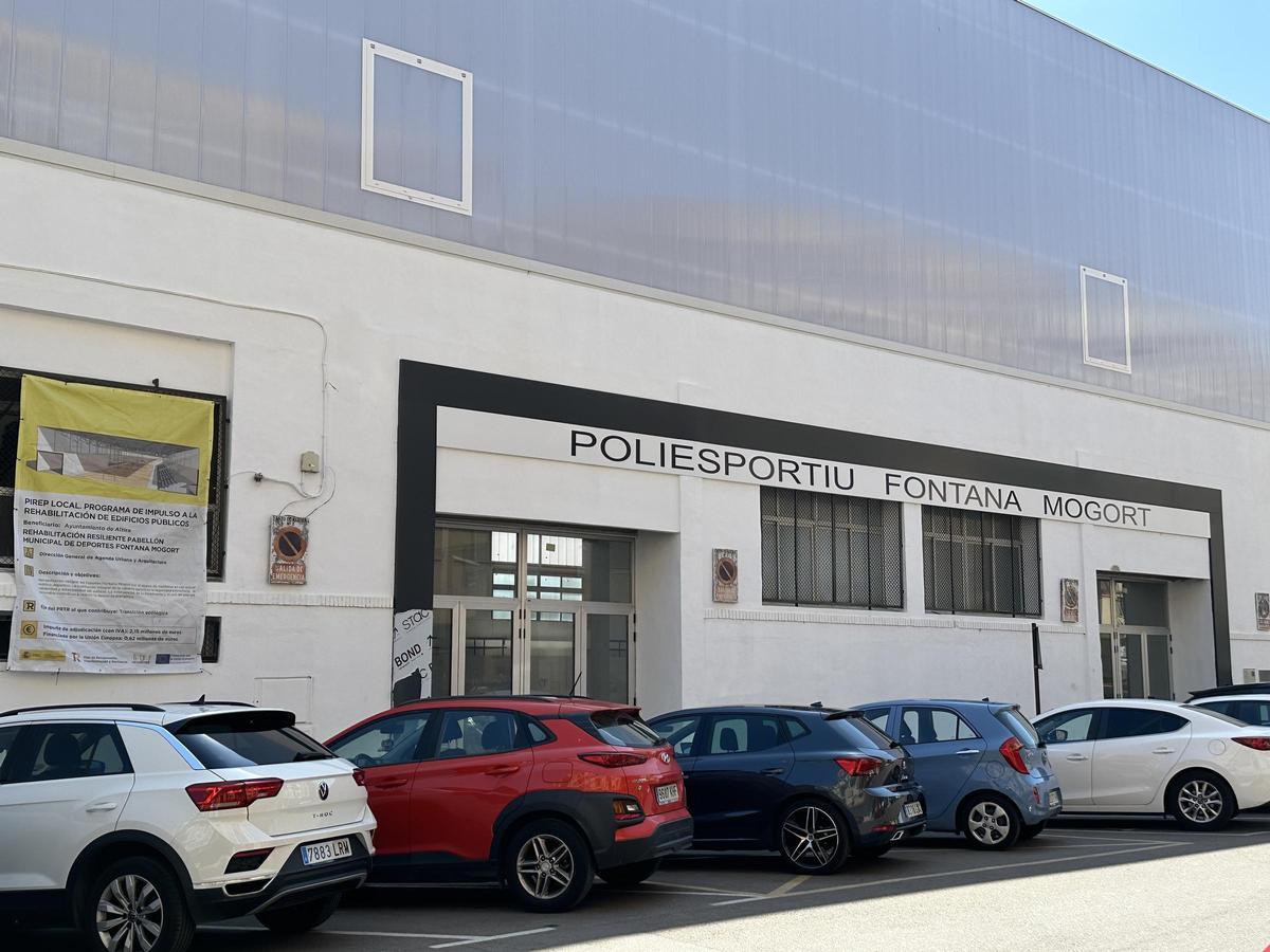 Exterior del polideportivo Fontana Mogort.