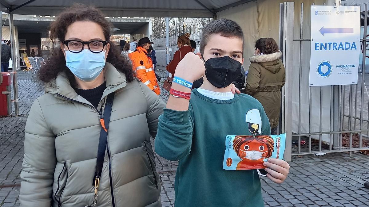 Un niño de 11 años, tras recibir la primera dosis de la vacuna esta semana en Pontevedra