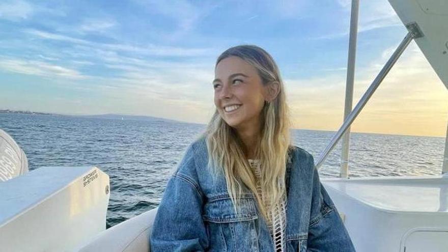 Muere a los 26 años Sydney Towle, la tiktoker que mostró sin filtros su lucha contra un cáncer poco frecuente