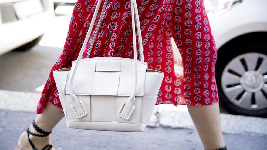 10 bolsos blancos para llenar de luz tus looks de verano - Woman