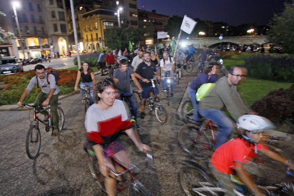 Bicicletada pels carrers de Girona per reclamar polítiques sostenibles