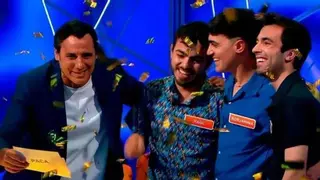 Ion Aramendi se queda sin palabras por lo que han hecho "Los Matemáticos", los nuevos Mozos de Arousa, en una prueba de Reacción en Cadena: "¿Qué canción estáis cantando?"