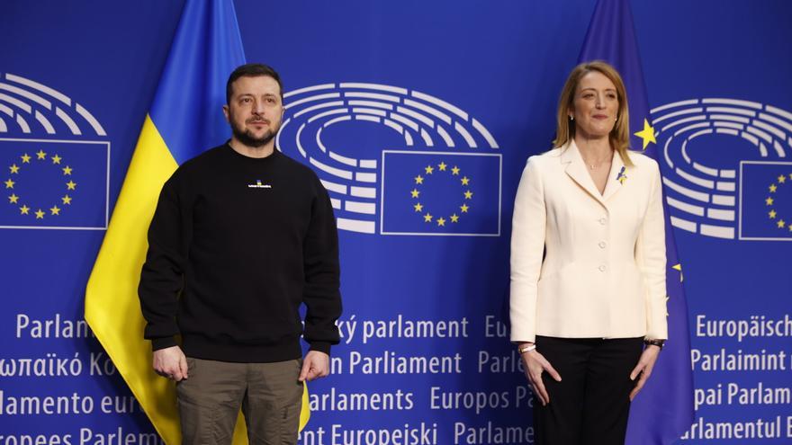 Zelenski recibe el cariño de los líderes europeos en Bruselas.