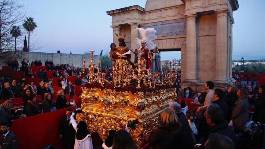 La lluvia matutina mancha un espléndido Domingo de Ramos