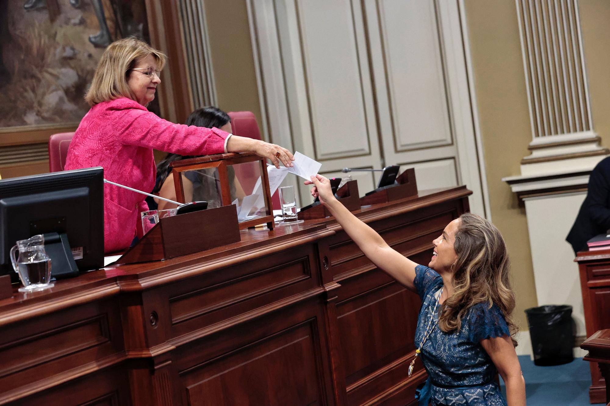 Astrid Pérez, nueva presidenta del Parlamento de Canarias