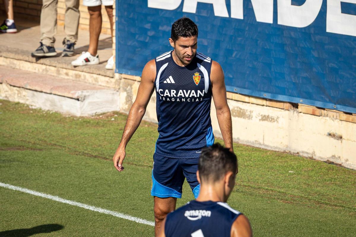 La afición abraza al Real Zaragoza en el entrenamiento de puertas abiertas en la Ciudad Deportiva La afición abraza al Real Zaragoza en el entrenamiento de puertas abiertas en la Ciudad Deportiva