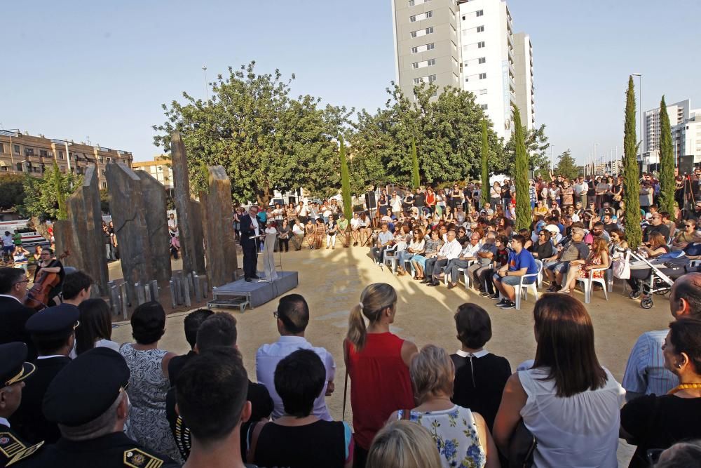 Inauguración del monumento homenaje a las víctimas del metro en el décimo aniversario del accidente