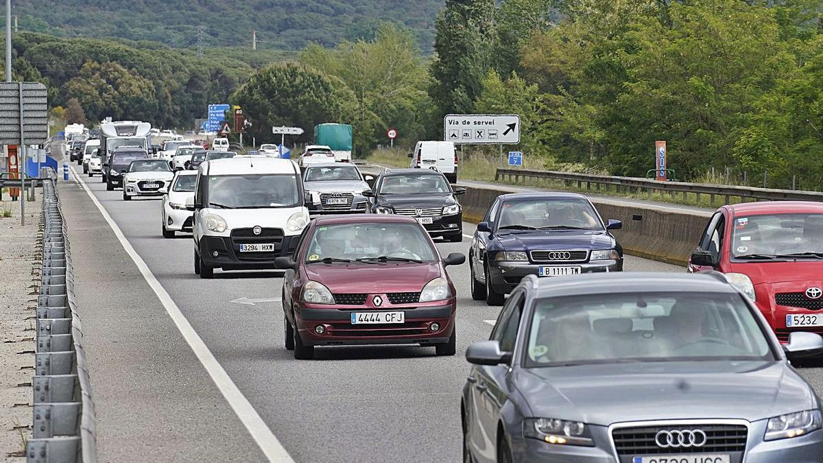 La carretera C-65, al seu pas per Santa Cristina d’Aro, en l’operació retorn d’ahir. | MARC MARTÍ