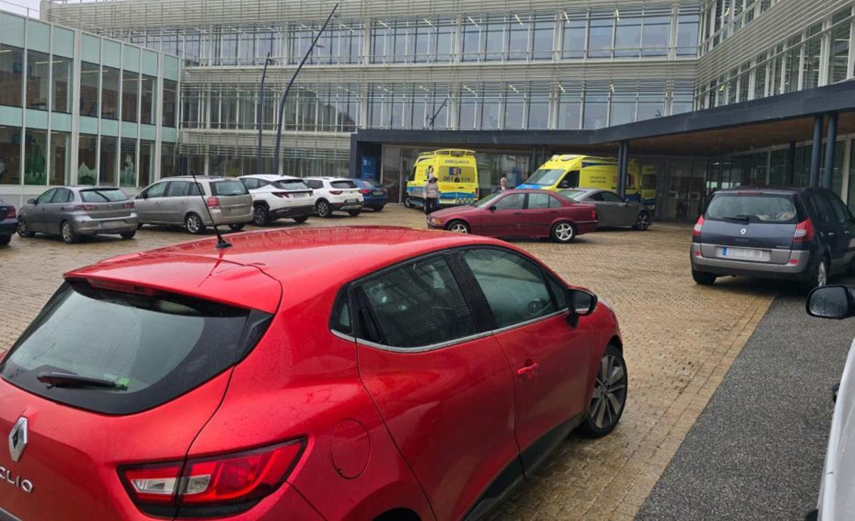 El incesante caos de aparcamiento en el CIS |