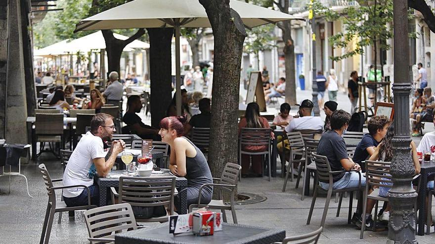 Terrasses plenes al centre de Girona durant aquest estiu.