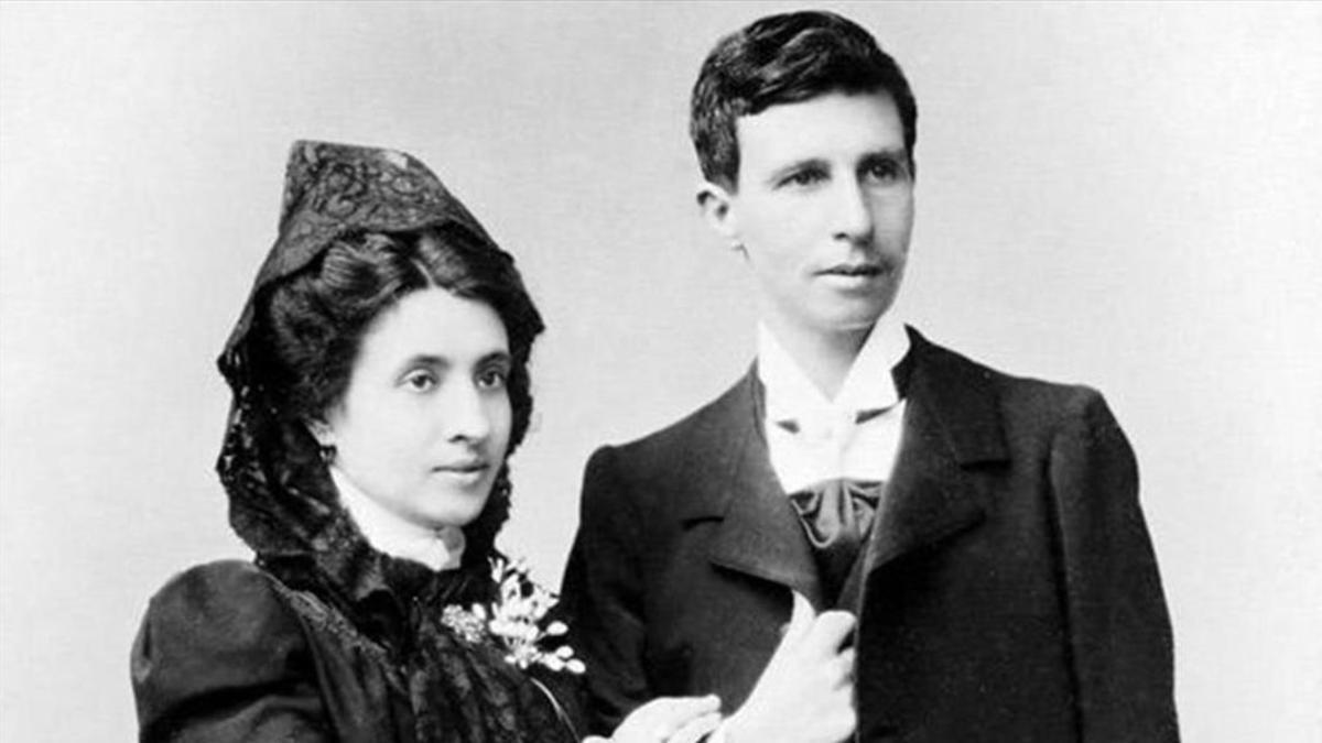 Marcela y Elisa (atavaida como un hombre), el día de su boda en La Coruña, el 8 de junio de 1901.