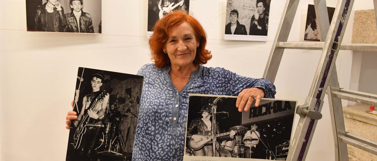 Marivi Ibarrola, con dos de las fotos de la muestra