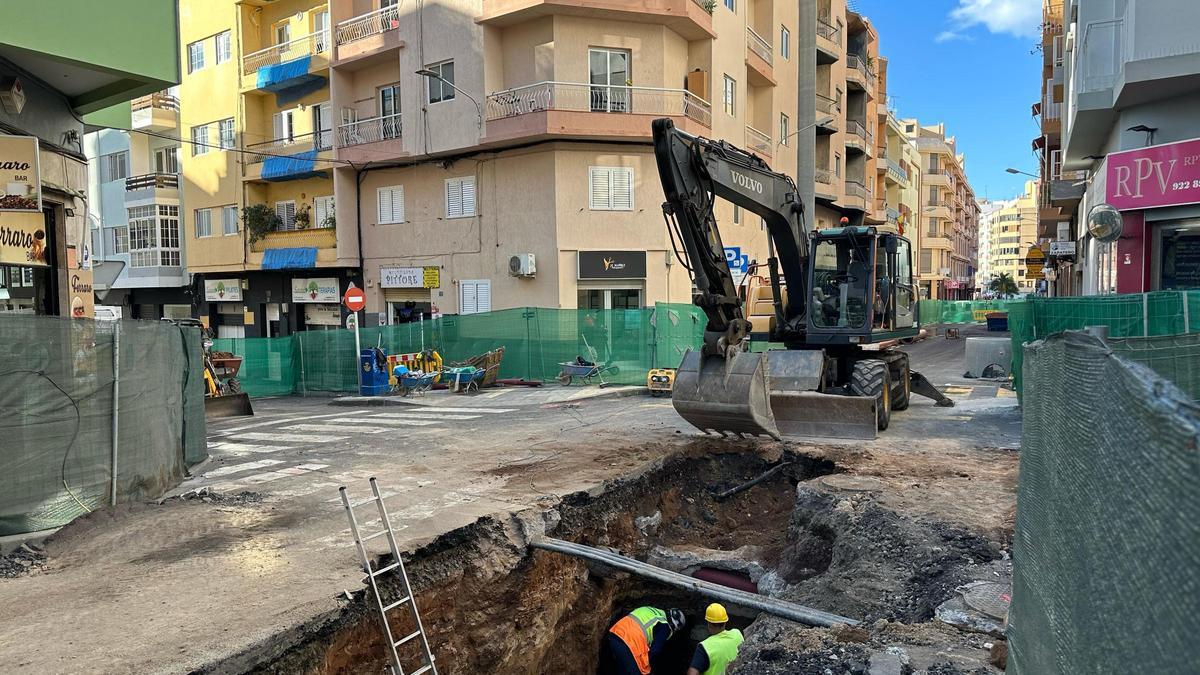 Obras en la calle de La Rosa.