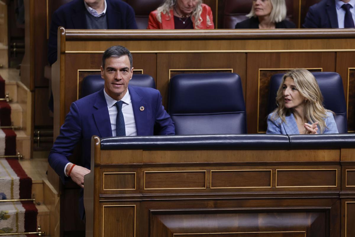 El presidente del Gobierno, Pedro Sánchez, junto a la vicepresidenta segunda y ministra de Trabajo, Yolanda Díaz, en una imagen de archivo.