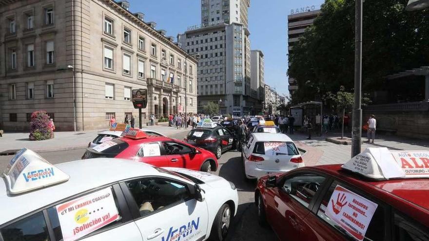 Protesta de autoescuelas en Ourense convocada el pasado mes de julio por la huelga de examinadores.