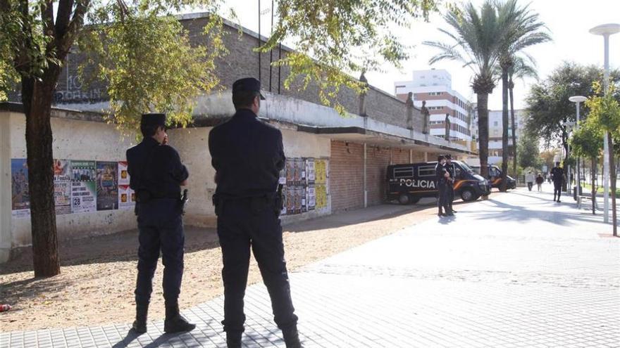 Detenidos dos individuos tras intentar robar en un local del Sector Sur