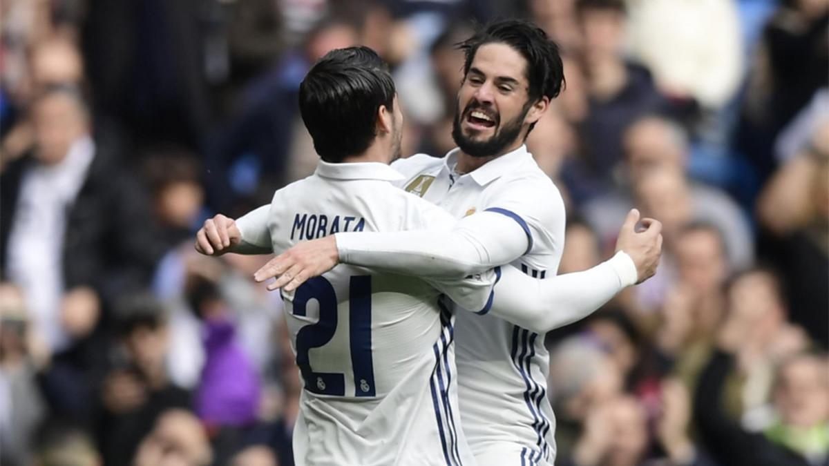 Morata e Isco celebran un gol del primero en el Real Madrid - Espanyol de la Liga 2016/17