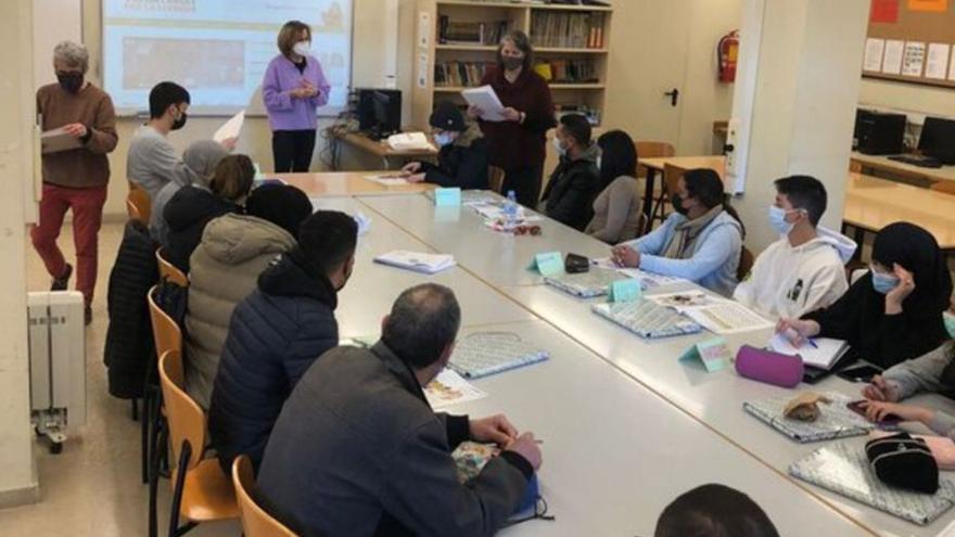 El Voluntariat per la llengua i el centre  Maria Verdaguer s’alien