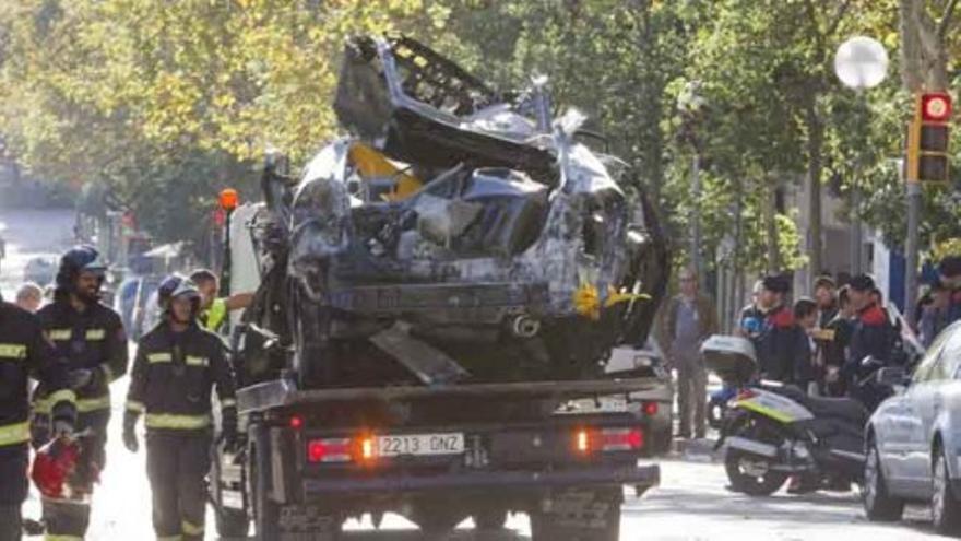 Un taxi híbrido explota en Barcelona