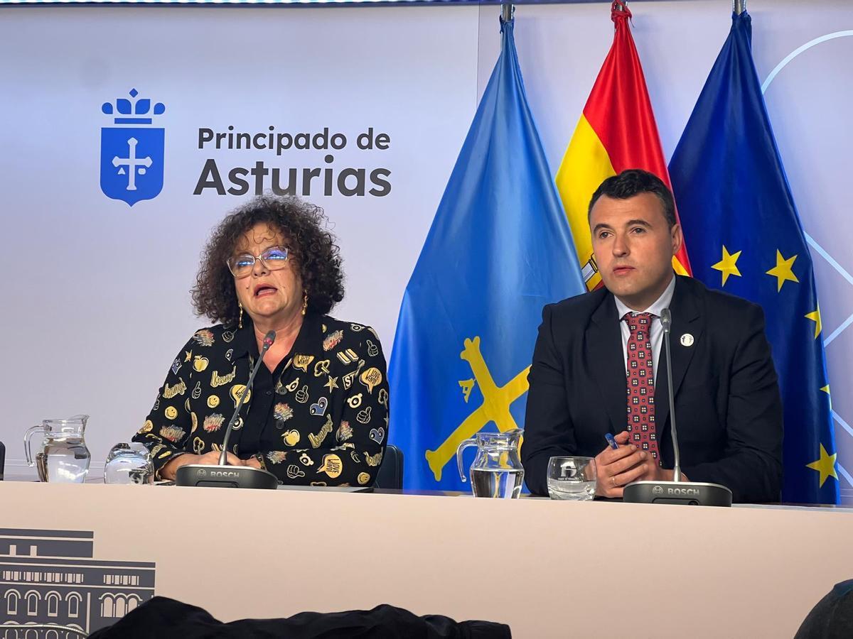 Los consejeros Marta del Arco y Guillermo Peláez en la rueda de prensa tras el Consejo de Gobierno del Principado.