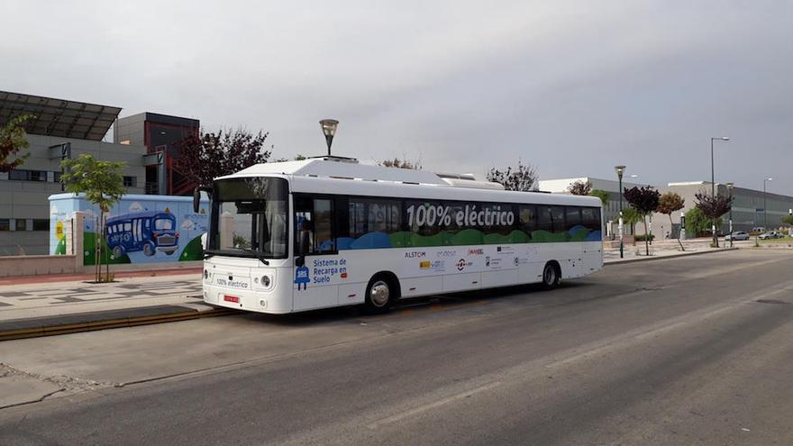 Autobús eléctrico de la línea L de la EMT.