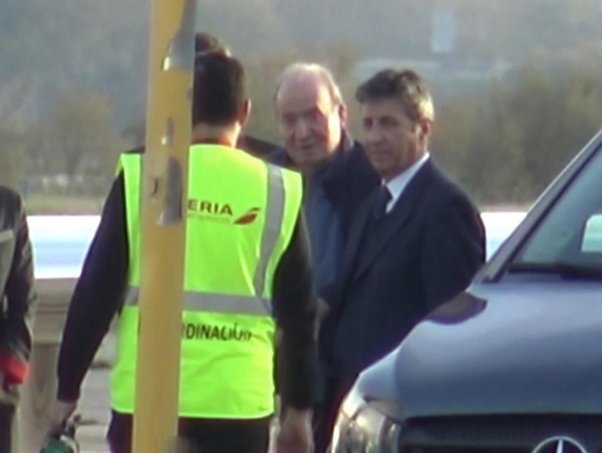 Juan Carlos I abandona España.