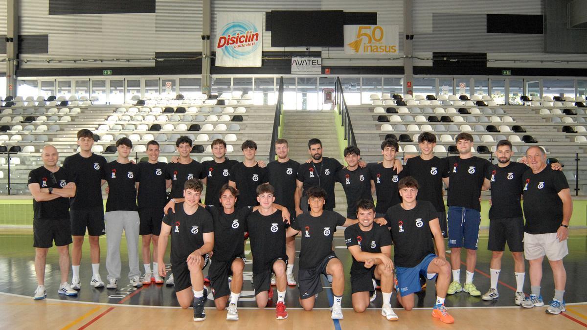 Foto de familia del equipo.
