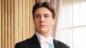 Retrato oficial del príncipe heredero danés, Christian, tras cumplir 18 años.