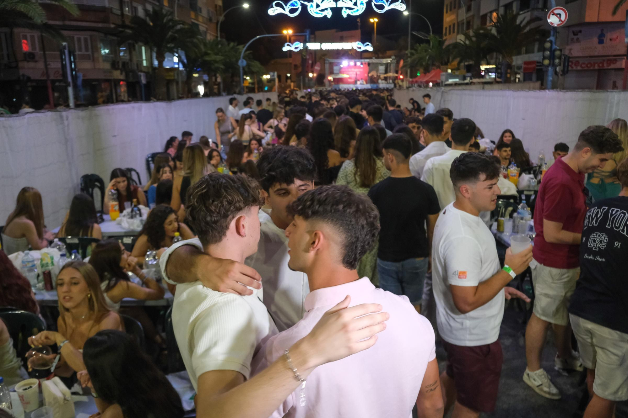 Galería de fotos: así es salir de fiestas en Hogueras de Alicante