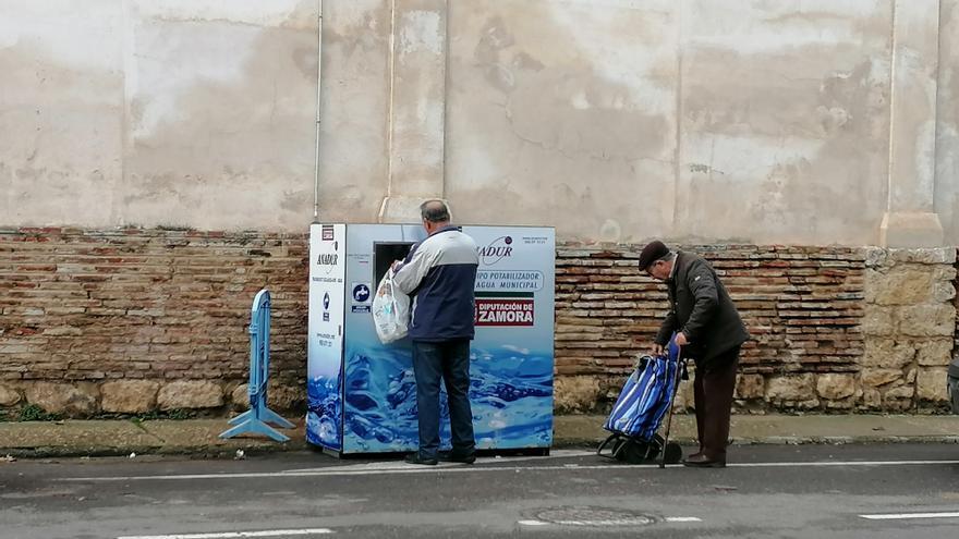 Toro mantiene la prohibición de consumir agua del grifo