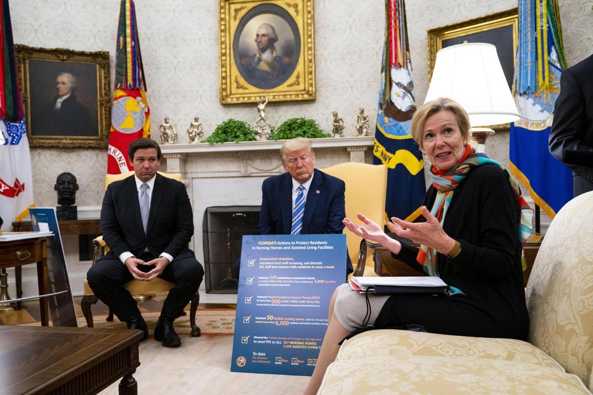 Deborah Birx, junto a Trump en la Casa Blanca en una imagen de archivo.