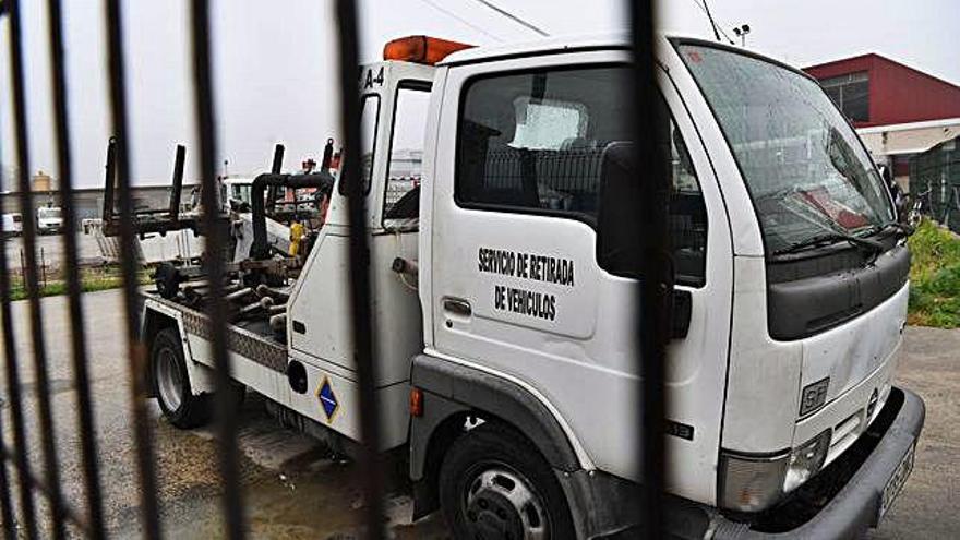 Una grúa para la retirada de coches.