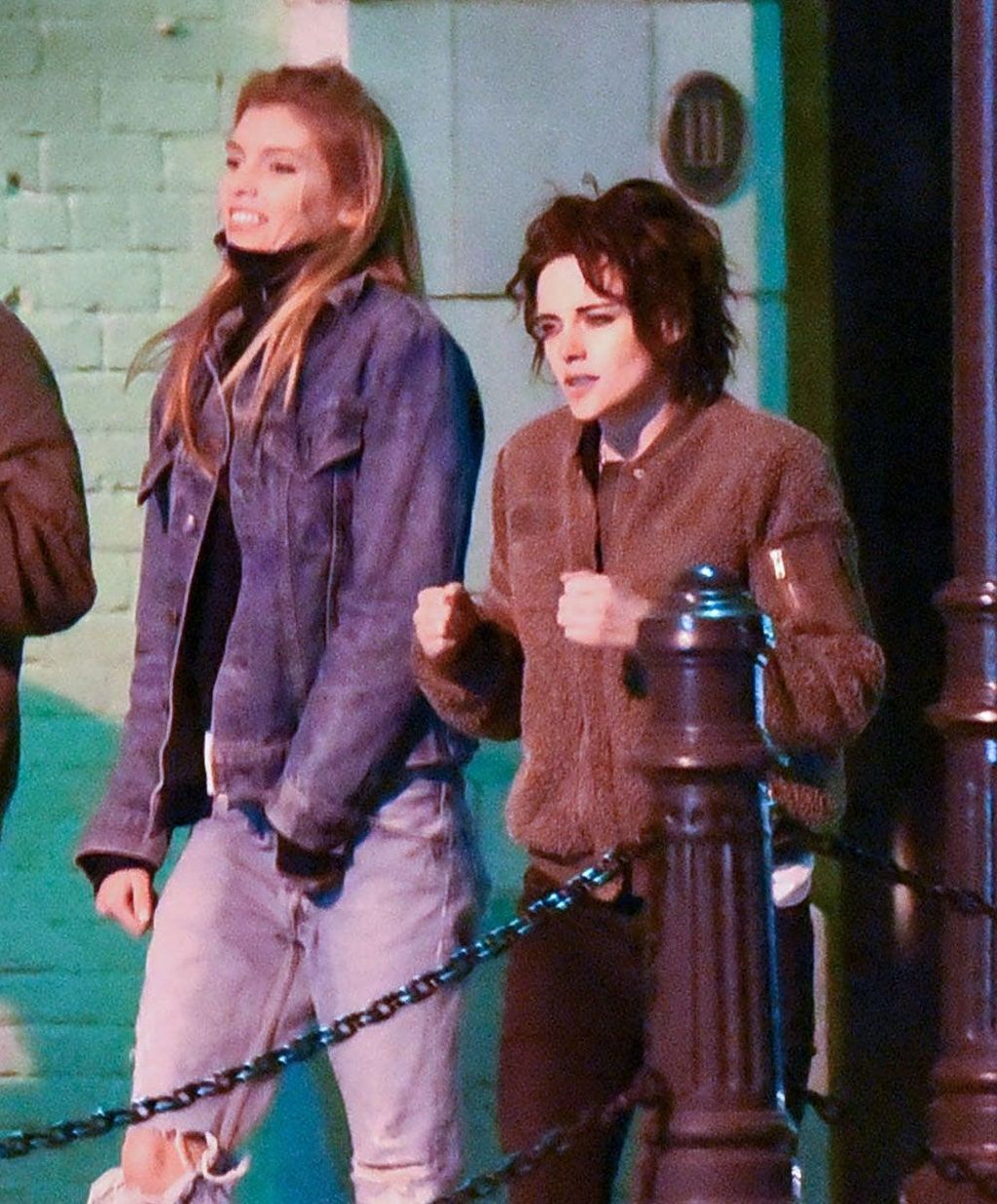 Stella Maxwell y Kristen Stewart, en Savannah el pasado 13 de diciembre