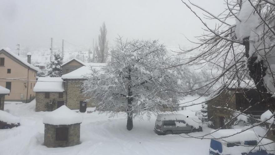 Nevadas débiles en el Pirineo e Ibérica que se pueden extender al Bajo Aragón