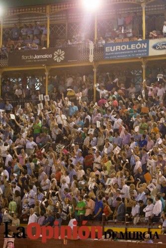 Ambiente en la corrida de toros de Finito de Córdoba, El Juli y Perera