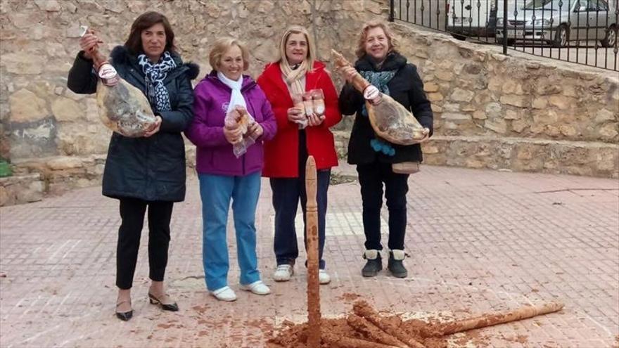 Los campeonatos de birlas y guiñote movilizan a los vecinos