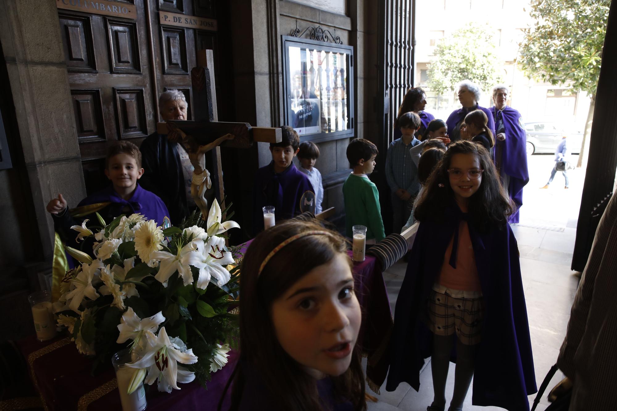 En imágenes: El Vía Crucis de los niños adelanta en San José la Semana Santa de Gijón