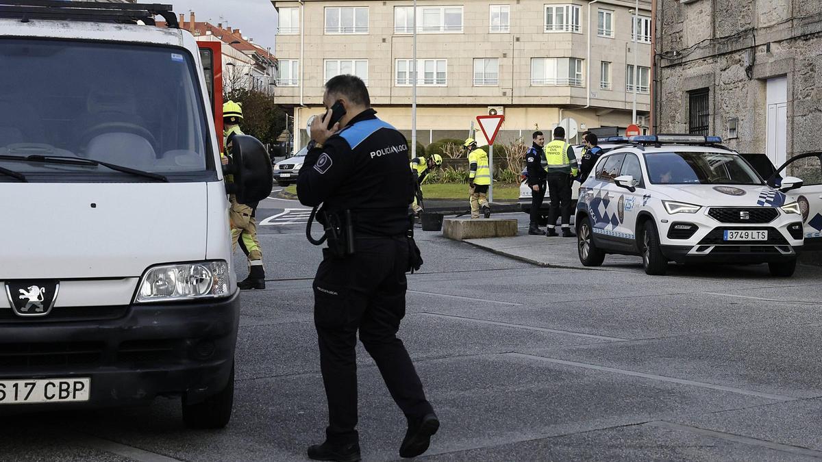 Amplio dispositivo policial en la rotonda de Conxo, en Santiago, el pasado sábado.