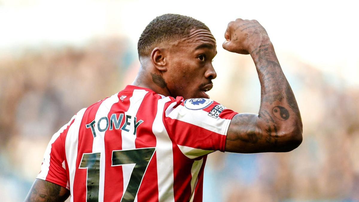 Ivan Toney, durante un partido con el Brentford