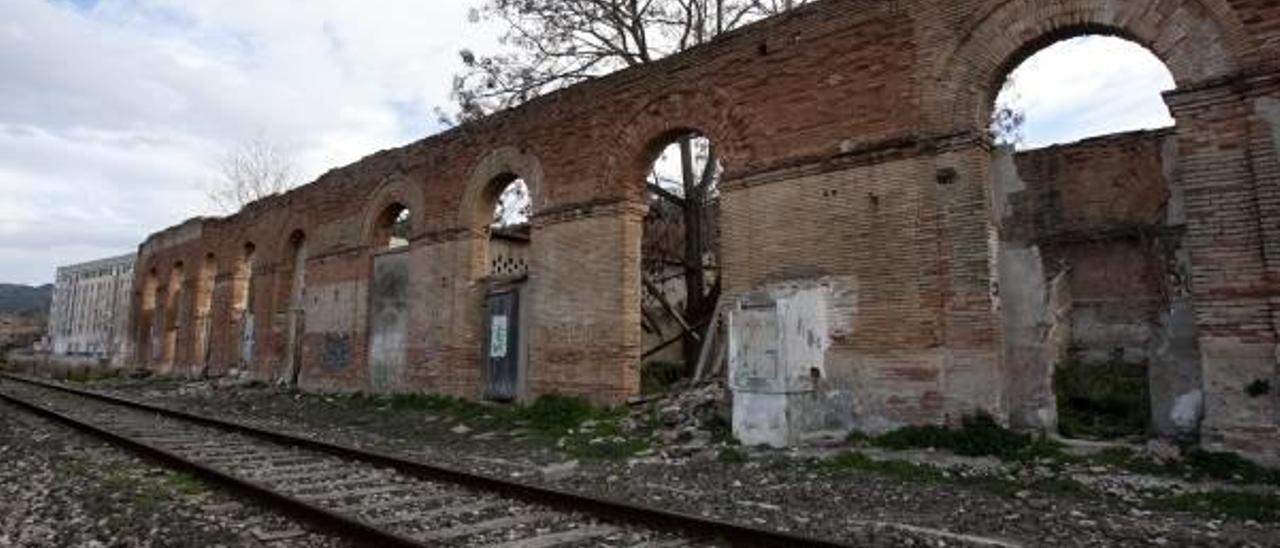 Xàtiva urge a apuntalar la estación de trenes del siglo XIX ante el peligro de derrumbe