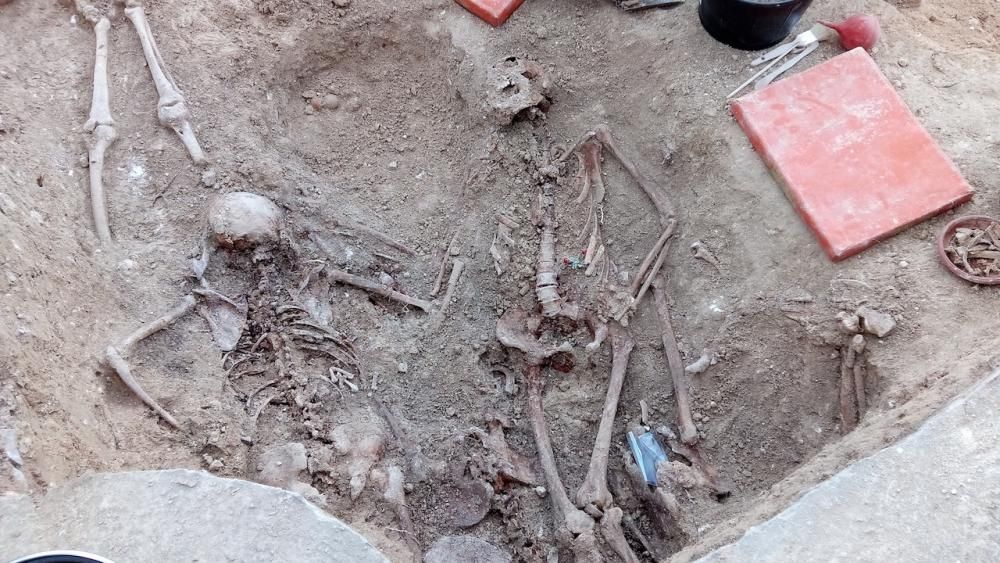 Segundo día de trabajos de exhumación en la fosa de Porreres