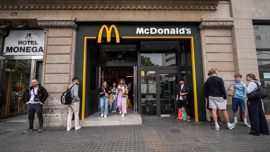 Los dos primeros McDonald's de Barcelona abrieron en el área de la Rambla