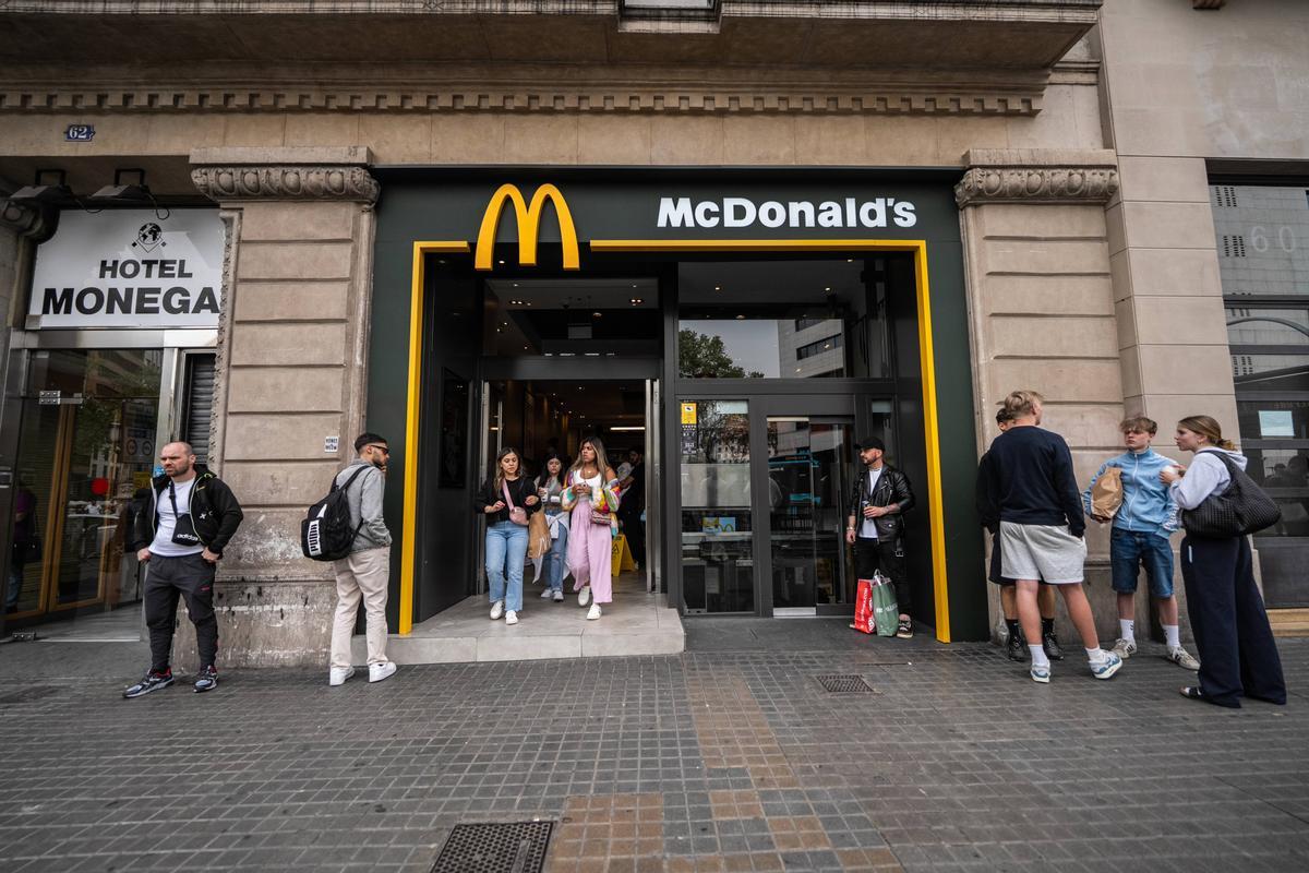 Los dos primeros McDonald's de Barcelona abrieron en el área de la Rambla