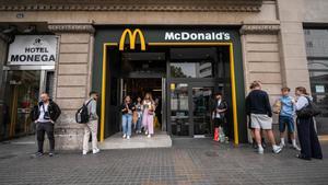 Los dos primeros McDonalds de Barcelona abrieron en el área de la Rambla